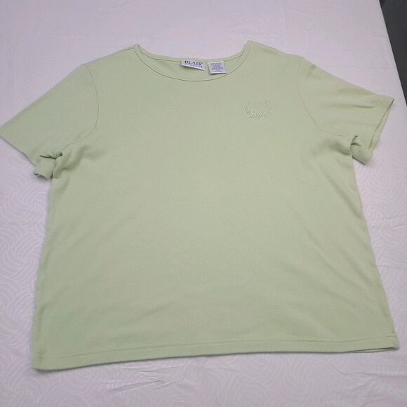 Blair medium size 60% cotton, 40% polyester garment. Green Color - Picture 1 of 3